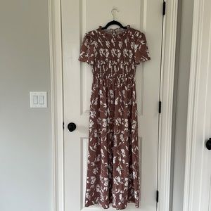 Short sleeve brown & white floral print maxi dress